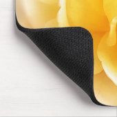 白い黄色のローズソフトライトカラー マウスパッド (コーナー)