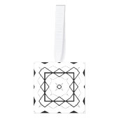 白い黒と銀の幾何学的パターン キューブオーナメント (正面)