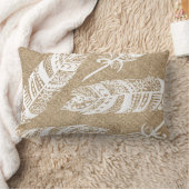 白いBohoの種族の羽ののどのバーラップ ランバークッション (ブランケット)