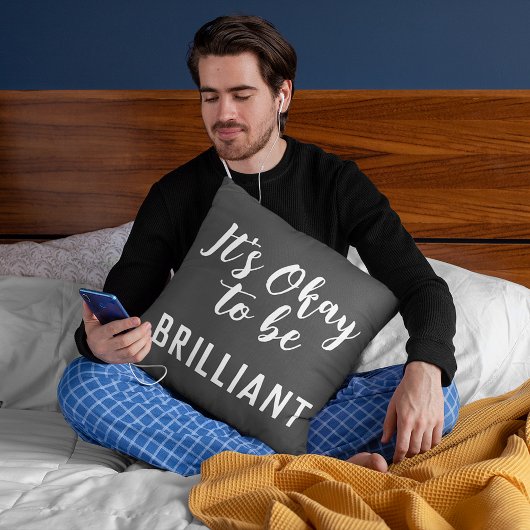 白いItはダークグレーの鮮やかな引用文にOk クッション