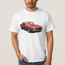 白いTシャツの赤い爆竹Camaro