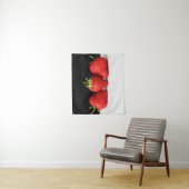 白いwtcnmの上に黒のイチゴ タペストリー (インサイチュ)