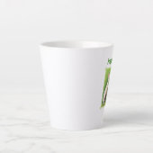 白うさぎ手押し車の色の卵ハッピーイースター カフェラテマグ (正面)