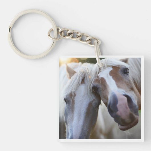 白おもしろいい可愛い縁ど馬 キーホルダー (正面)