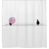 白おもしろい線の上にかわいいピンクのバブルガムの鳥 シャワーカーテン (正面)