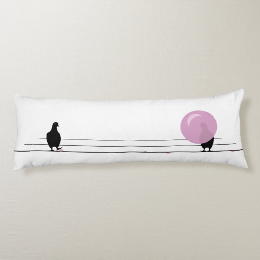 白おもしろい線の上にかわいいピンクのバブルガムの鳥 ボディピロー (裏面)