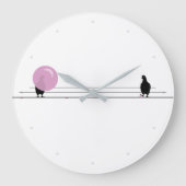 白おもしろい線の上にかわいいピンクのバブルガムの鳥 ラージ壁時計 (正面)