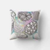 白かわいらし混合メディアデザイン上のパステル クッション (裏面)