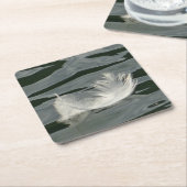 白かわいらし羽 スクエアペーパーコースター (アングル)