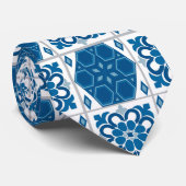 白くおよび青のタイルのモロッコのスタイル ネクタイ (ロール)