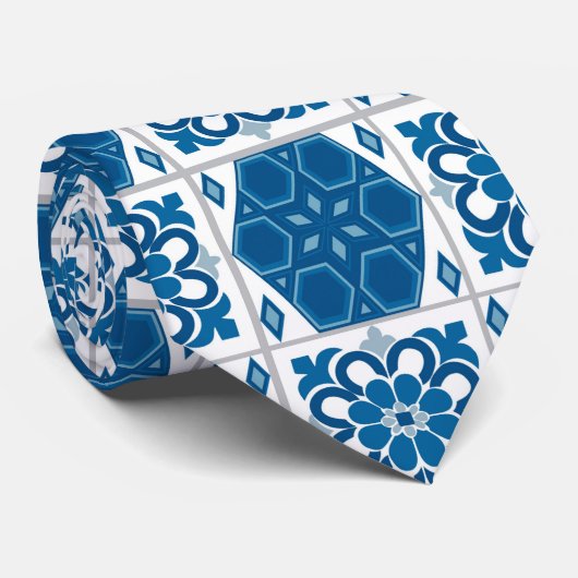 白くおよび青のタイルのモロッコのスタイル ネクタイ (ロール)