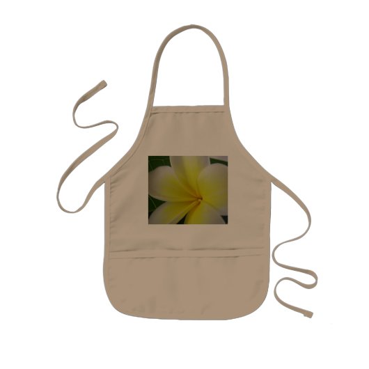 白くおよび黄色のFrangipaniの花 子供用エプロン (正面)