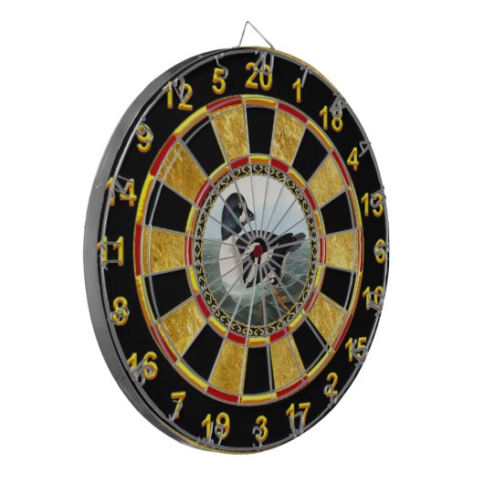 白くおよび黒いマガモは水の水泳を引込めます ダーツボード (正面左)