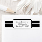 白くおよび黒く上品な差出人住所のステッカー ラベル (インサイチュ)