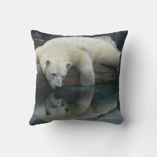 白くまの装飾用クッション。 野性生物の写真撮影 クッション (裏面)