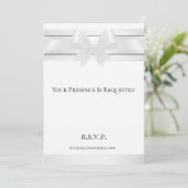 白くフォーマルなInvitaitonの白いサテンの夜 招待状 (スタンド正面)