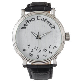 白く塗られた木材のスクランブル数字 腕時計