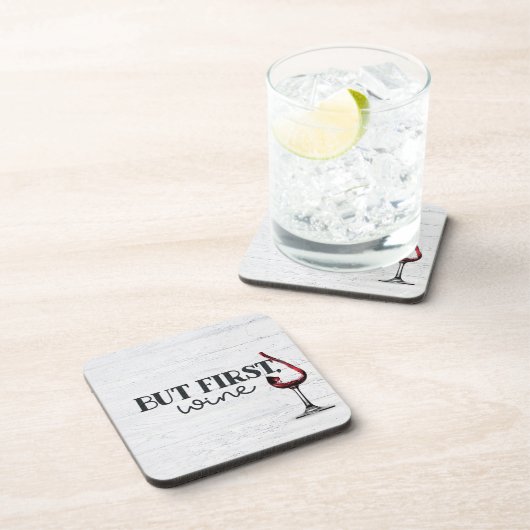 白く洗った木に赤ワインを注ぐ コースター (右側)