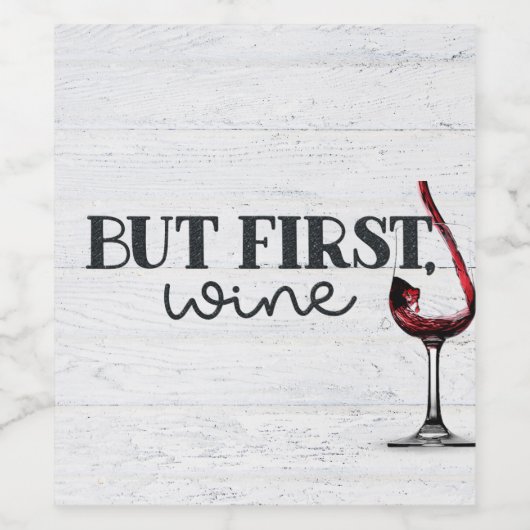 白く洗った木に赤ワインを注ぐ ワインラベル (シングルラベル)