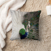 白く青い孔雀 クッション (ブランケット)