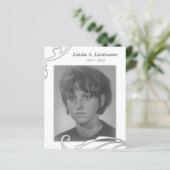 白く飾られたメモリアルカード (スタンド正面)