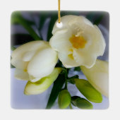 白く黄色いフリージア セラミックオーナメント (裏面)