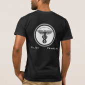 白く黒いカイロプラクターまたは整骨療法家のワイシャツ Tシャツ (裏面)