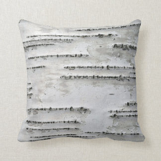 白く、灰色および黒い樺の木吠え声 クッション