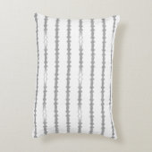 白く、銀製の枕 アクセントクッション (裏面(縦))