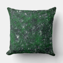 白っぽい灰色の岩または木の幹の上の緑の菌類