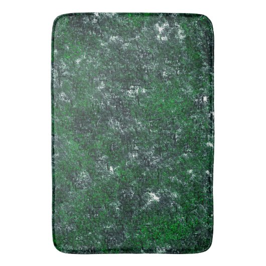 白っぽい灰色の岩または木の幹の上の緑の菌類 バスマット (正面縦)
