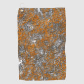 白っぽい灰色の荒い部分に金色のオレンジ色の斑点がある ゴルフタオル (正面)