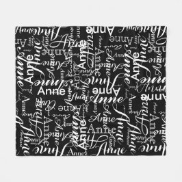 白で印刷された名前オールオーバーの黒 フリースブランケット
