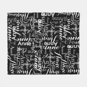 白で印刷された名前オールオーバーの黒 フリースブランケット