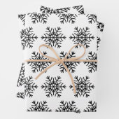 白とエレガント黒のクリスマスの雪の結晶ギフト ラッピングペーパーシート (インサイチュ)