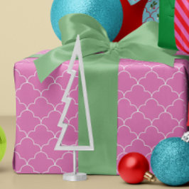 白とキャンディピンクのホタテのタイル模様 ラッピングペーパー