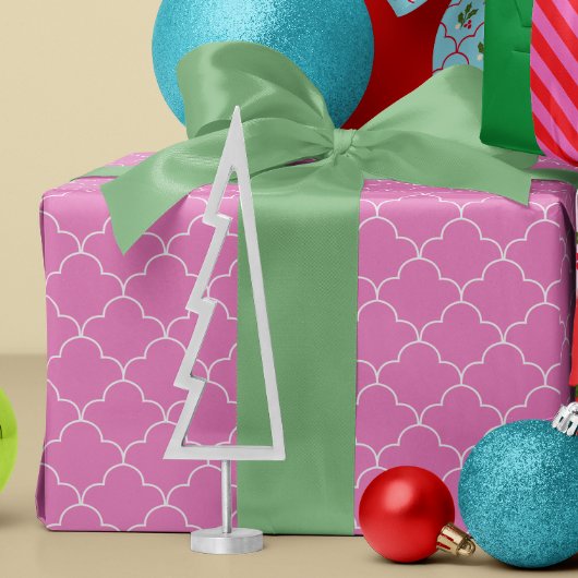 白とキャンディピンクのホタテのタイル模様 ラッピングペーパー