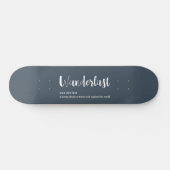 白とグレーと青の色で表現された「Wanderlust」の定義 スケートボード (横)