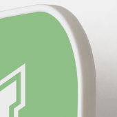 白とセージのミニマリストモダンモノグラム ピックルボールラケット (左詳細)