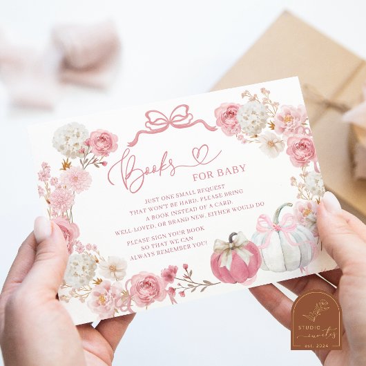白とピンクの小さなカボチャの本ベビー エンクロージャーカード