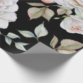 白とピンクの水彩色バラ（黒） ラッピングペーパー (角)
