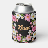 白とピンクの花の前の名前 缶クーラー (缶裏面)
