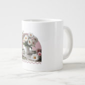 白とピンクの花 ジャンボコーヒーマグカップ (正面右)