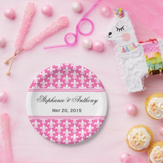 白とホットピンクの(紋章の)フラ・ダ・リ結婚の ペーパープレート (パーティー)