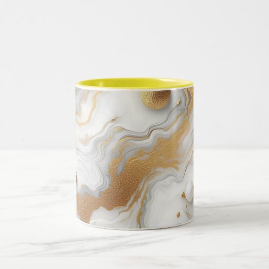 白とマットの金ゴールド大理石テクスチャ背景デザイン ツートーンマグカップ (中央)