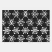 白とモダン黒のクリスマスの雪の結晶ギフト ラッピングペーパーシート (正面)