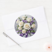 白とラベンダーのバラの花束、ラベンダーのリボン ラウンドシール (封筒)