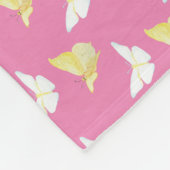 白と明るい黄色の蝶ピンク飛んでいる色 フリースブランケット (角)