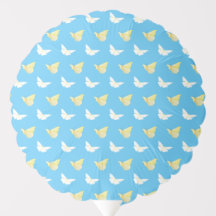 白と明るい黄色の蝶飛んでいる青