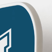 白と海ブルーのミニマリストモダンモノグラム ピックルボールラケット (左詳細)